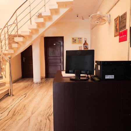 Hotel Green Villa - Near Anand Vihar Station New Delhi Bagian luar foto