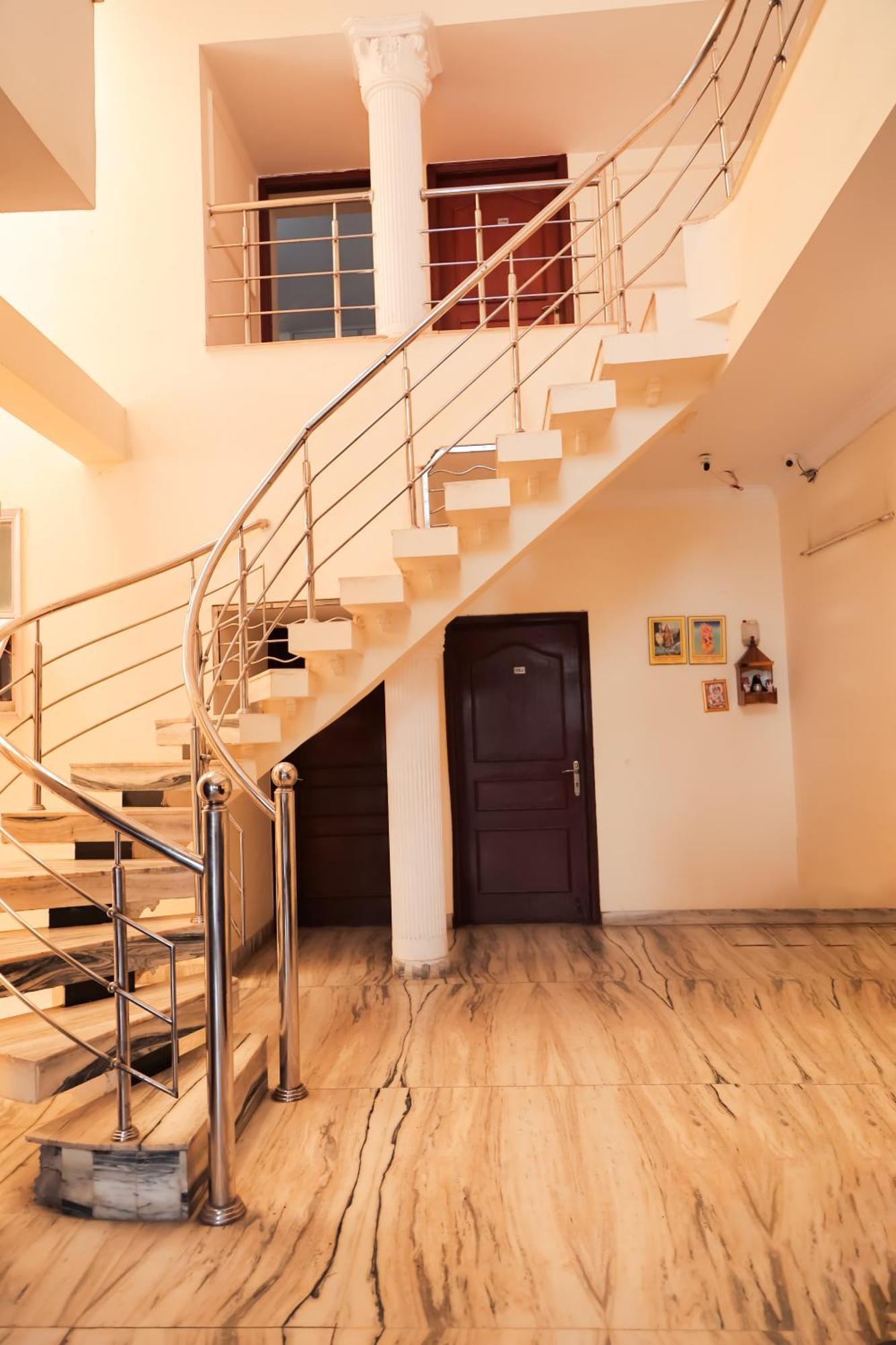 Hotel Green Villa - Near Anand Vihar Station New Delhi Bagian luar foto