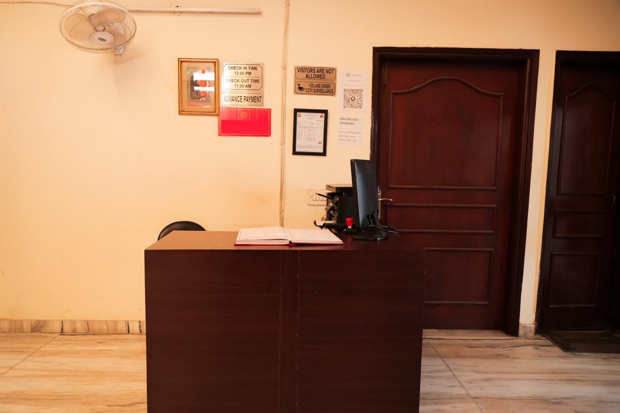 Hotel Green Villa - Near Anand Vihar Station New Delhi Bagian luar foto
