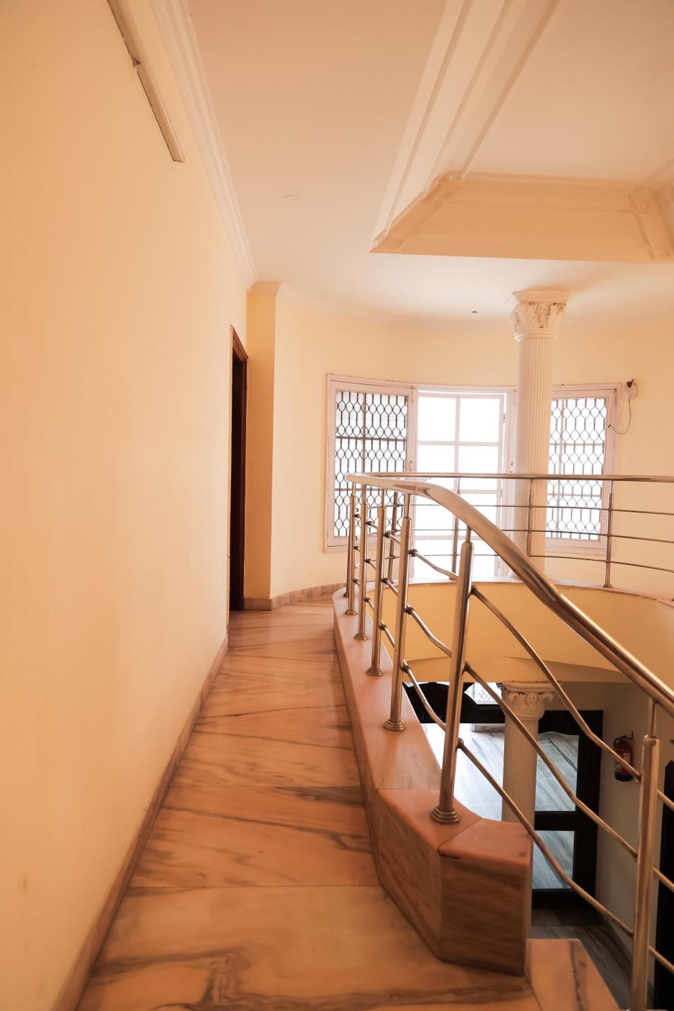 Hotel Green Villa - Near Anand Vihar Station New Delhi Bagian luar foto