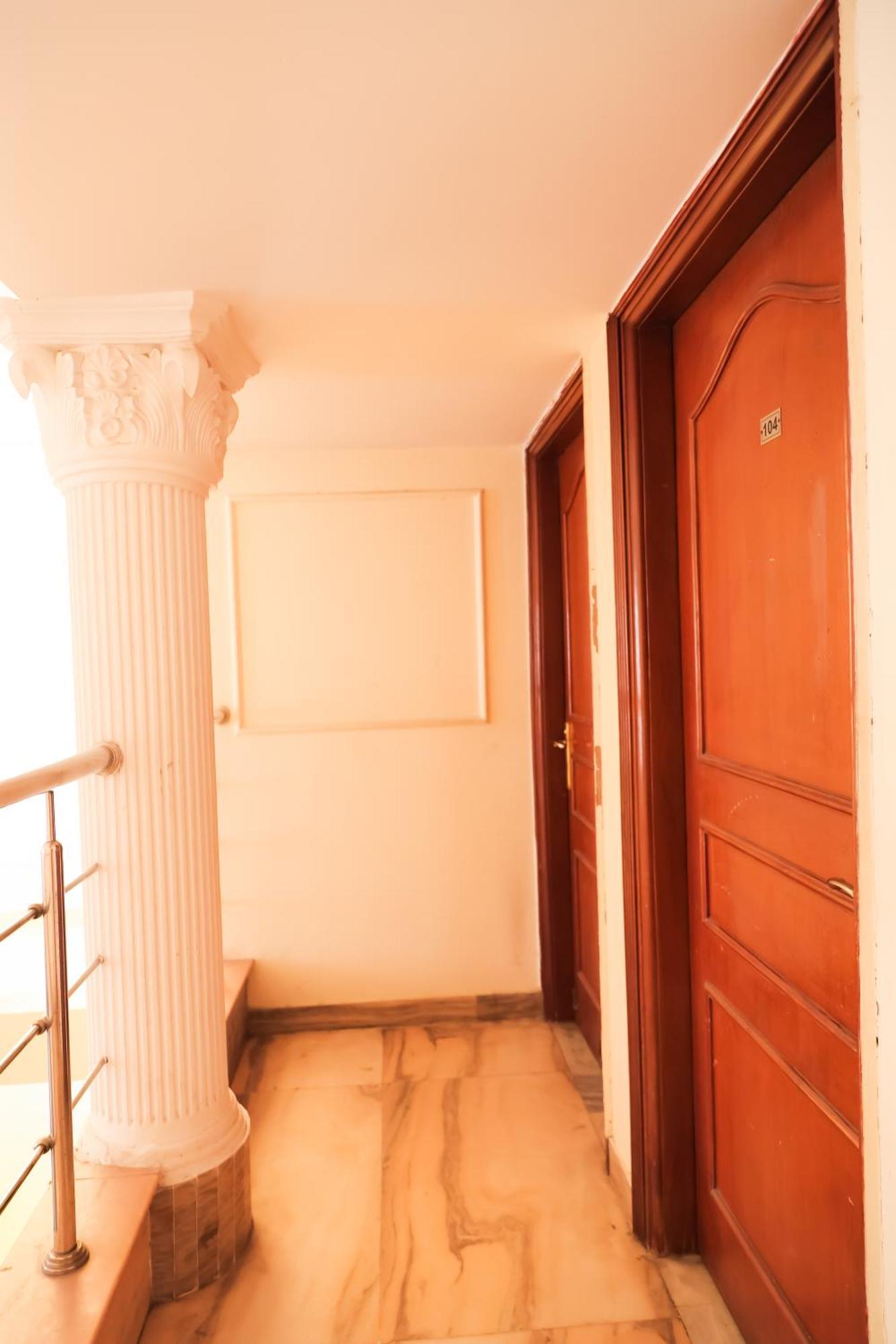 Hotel Green Villa - Near Anand Vihar Station New Delhi Bagian luar foto