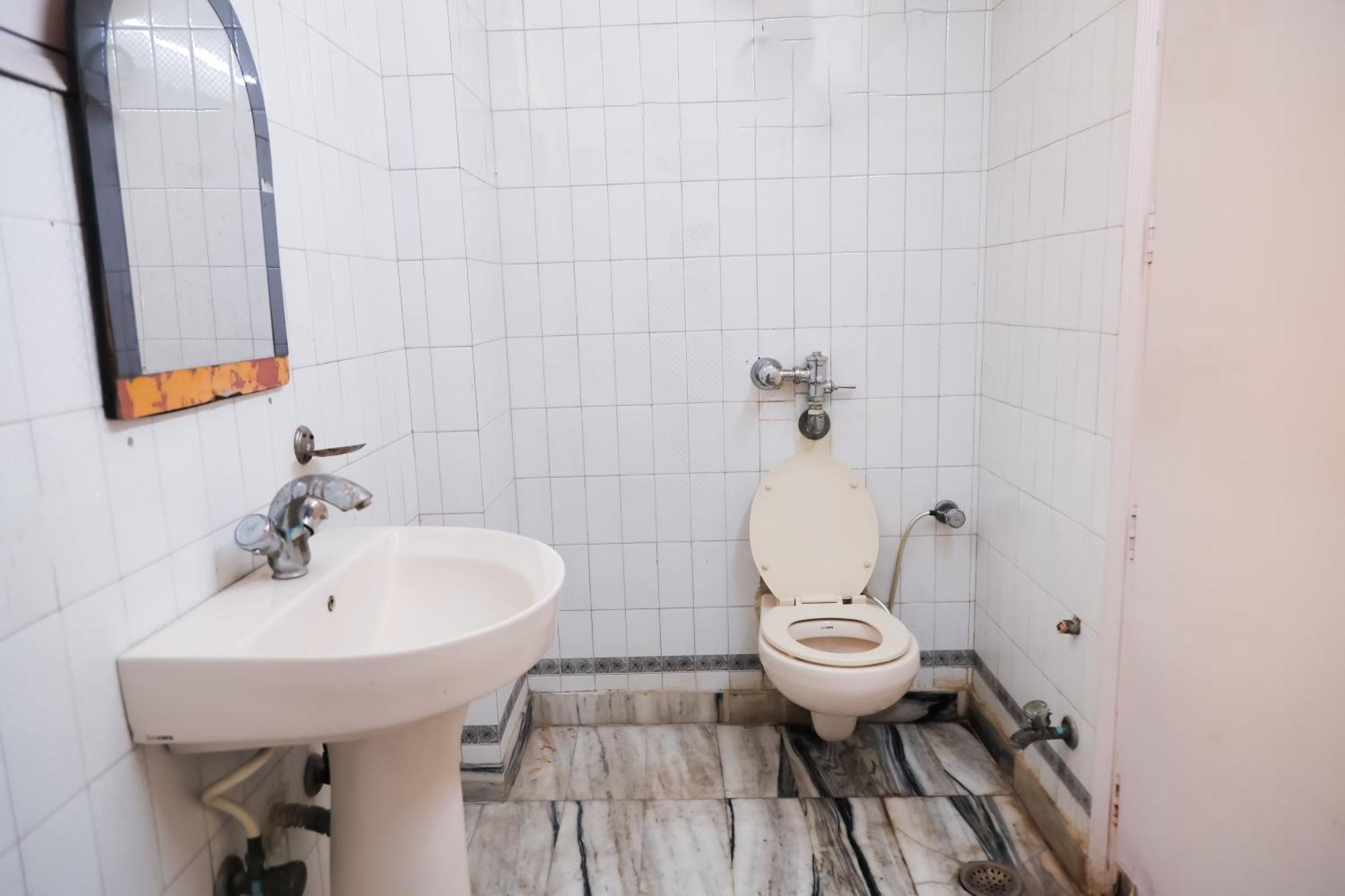 Hotel Green Villa - Near Anand Vihar Station New Delhi Bagian luar foto